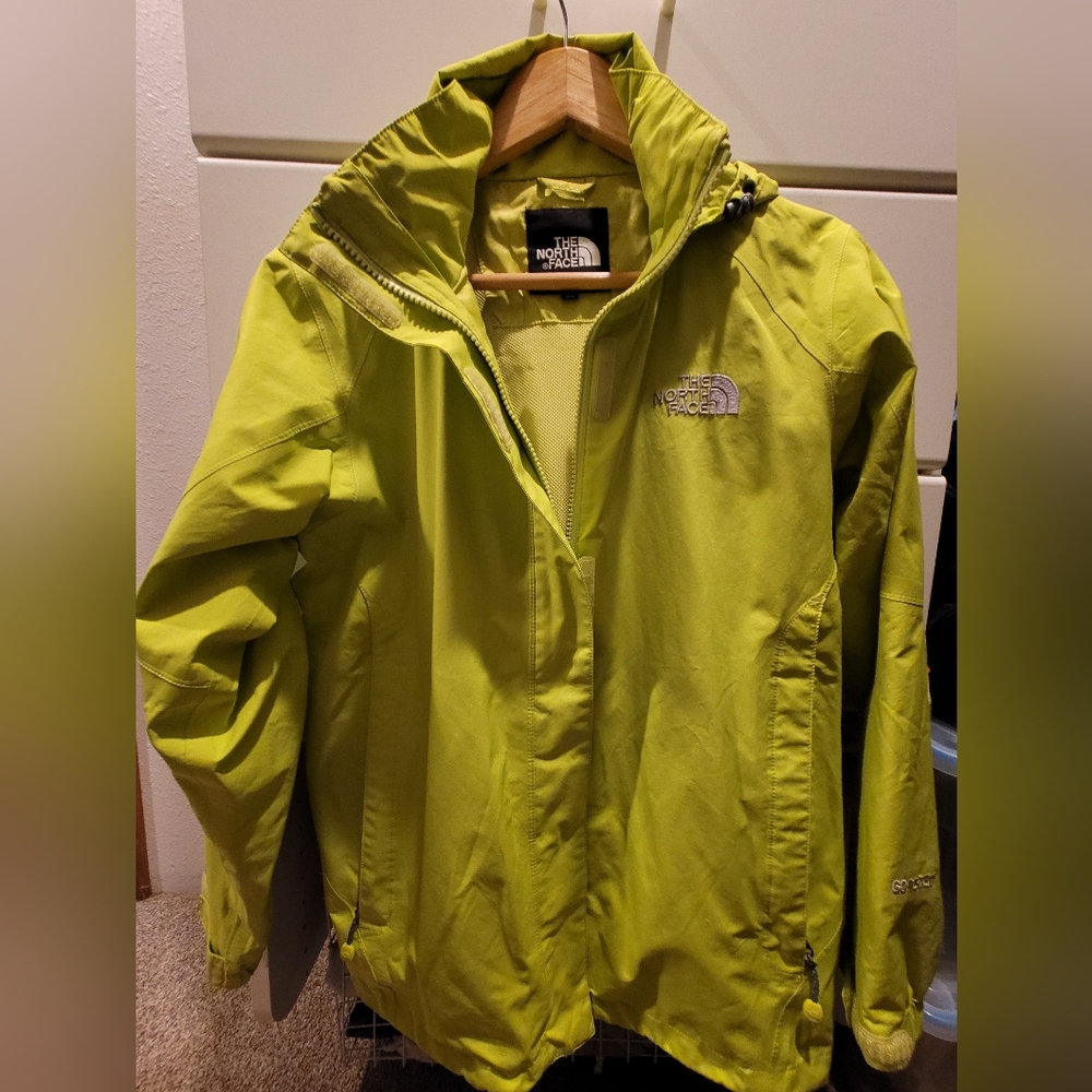 North Face Women's Gore-tex Jacket Sulphur Spring Green, sz M / 85